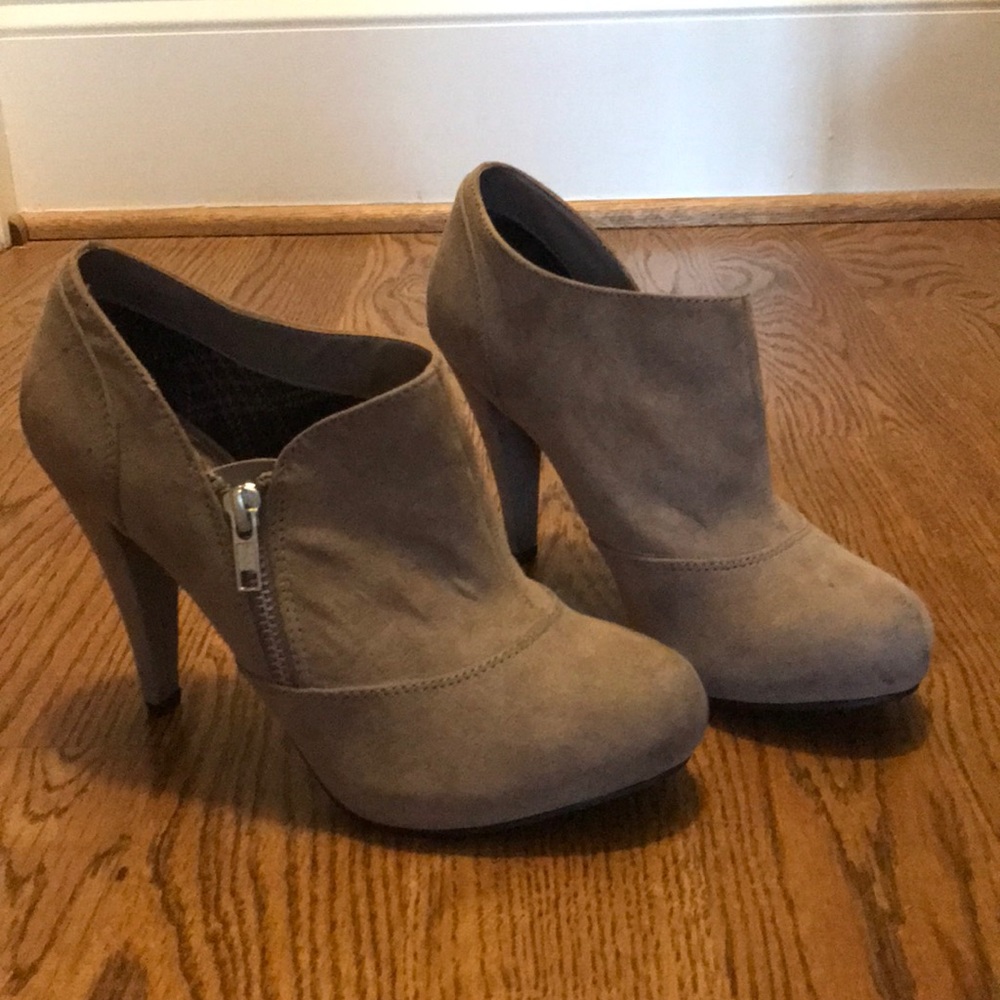 Heel booties